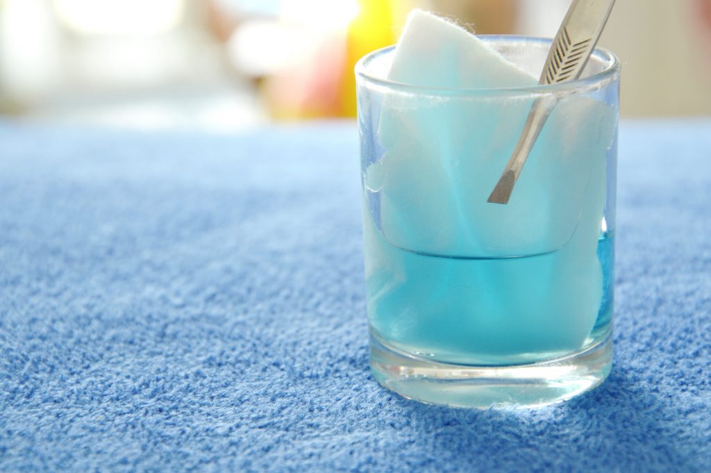 agua oxigenada para blanquear los dientes