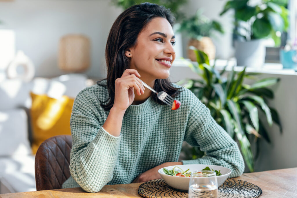 Alimentos que blanquean y manchan los dientes